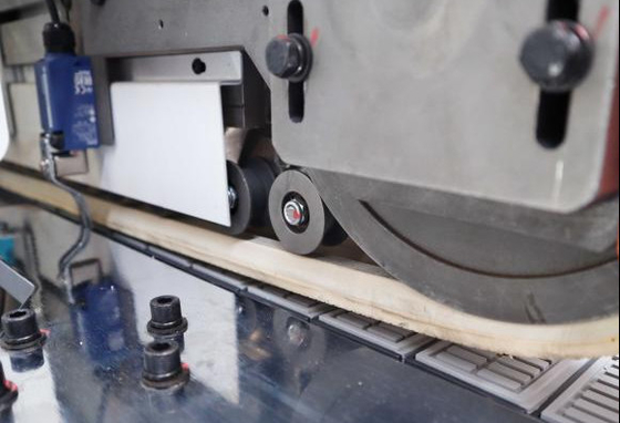 High-end panelen naadloze intelligente laserrandbandmachine
